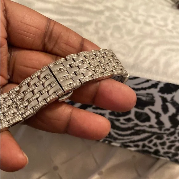 Assorted apple Watch Bands in Silver, Gold, and Brown - Picture 5 of 9